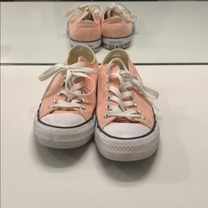 Women's low top converse